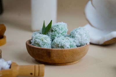 Close-up of fresh vegetables in bowl on table