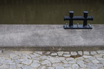 Retaining wall by water