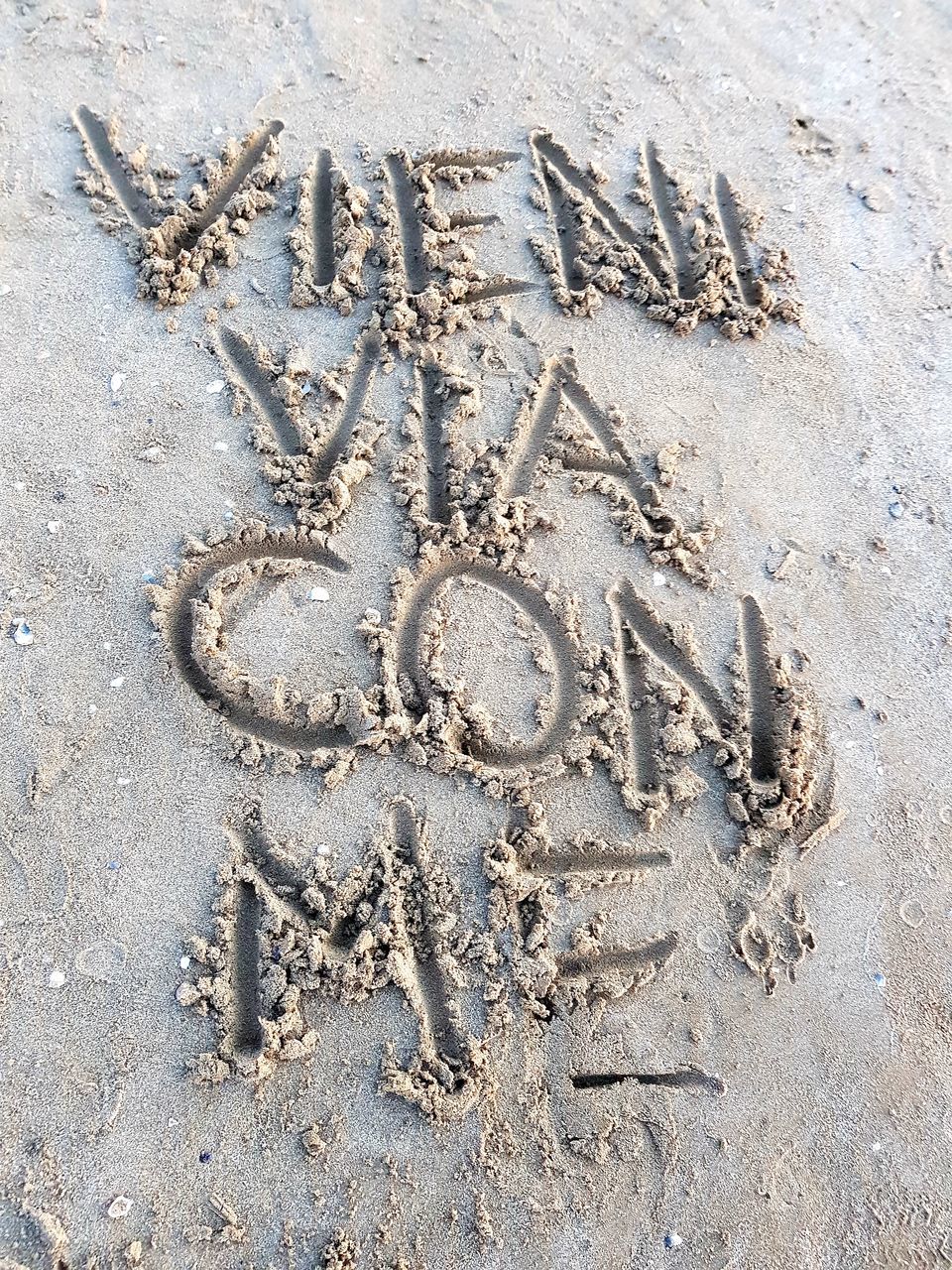 HIGH ANGLE VIEW OF TEXT ON BEACH