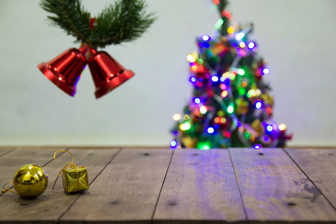 ILLUMINATED CHRISTMAS TREE ON TABLE