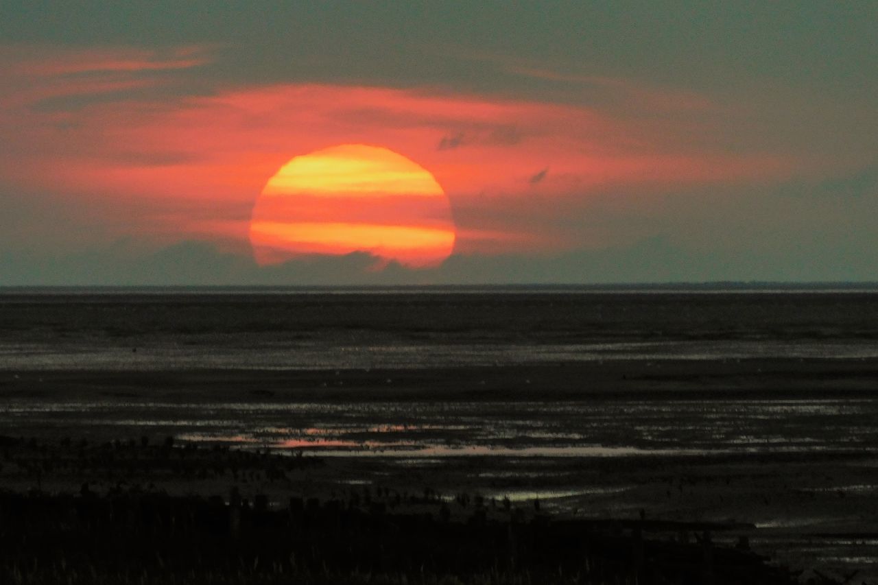 SCENIC VIEW OF SUNSET OVER SEA