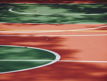 Dividing lines on sports track