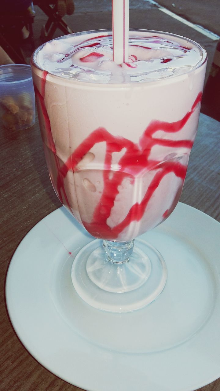 CLOSE-UP OF RED DRINK ON TABLE