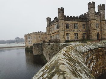 Historic building by sea against sky