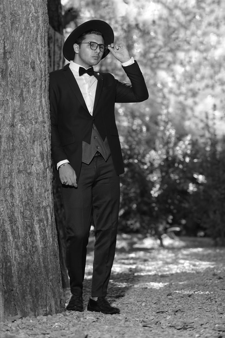 standing, suit, full length, outdoors, holding, day, one person, only men, one man only, adults only, well-dressed, people, adult