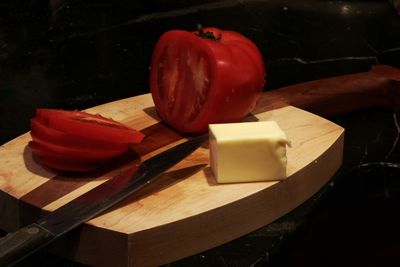 Close-up of tomatoes on cutting board on table