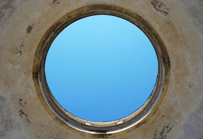 Low angle view of arch against clear blue sky