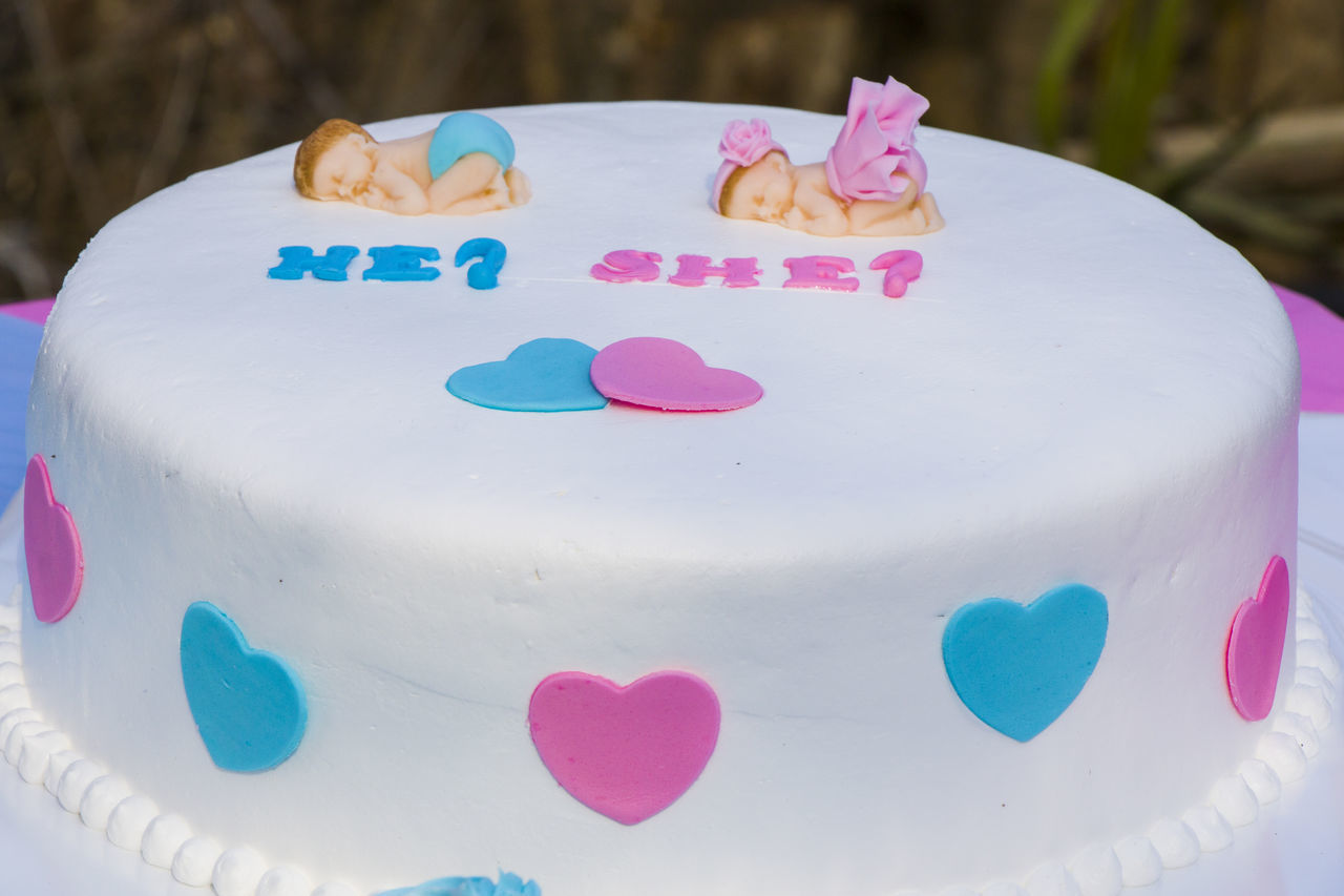 CLOSE-UP OF CAKE WITH PINK ART