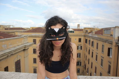 Portrait of young woman wearing sunglasses standing against sky