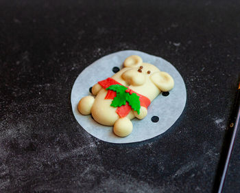 Preparation of a steamed sandwich in the shape of a christmas teddy bear.