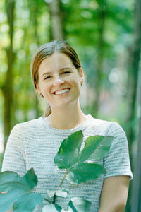 Portrait of a smiling young woman outdoors