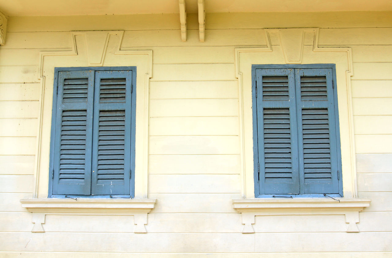 CLOSE-UP OF WINDOW