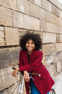 Portrait of a smiling young woman outdoors