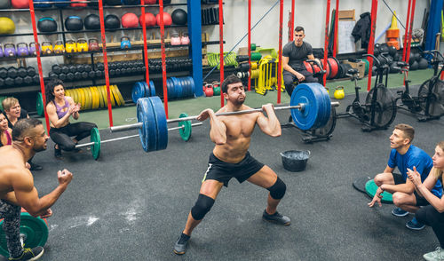 Strong man practicing weightlifting in the gymnasium