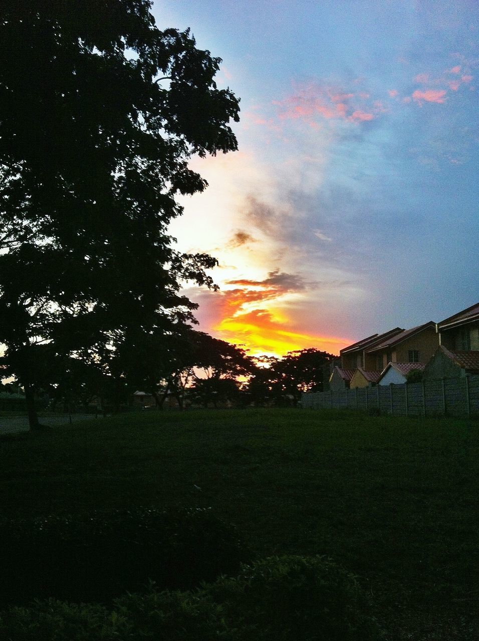 sunset, sky, tree, field, landscape, tranquil scene, cloud - sky, tranquility, scenics, beauty in nature, building exterior, nature, built structure, house, architecture, orange color, grass, idyllic, growth, cloud