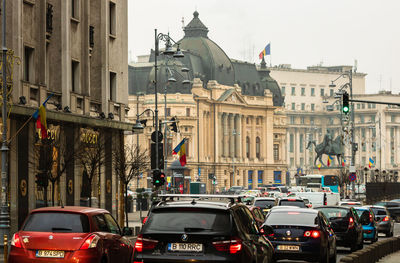 Traffic on road in city