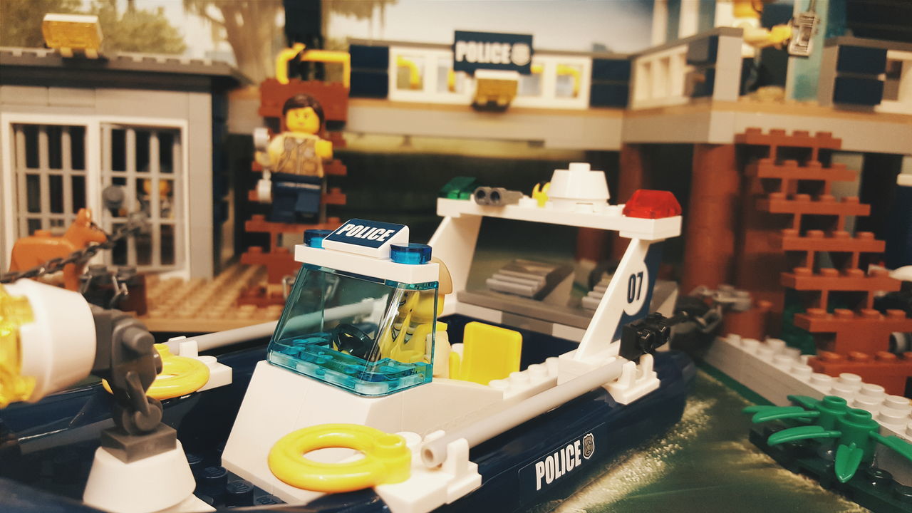 Lego boat