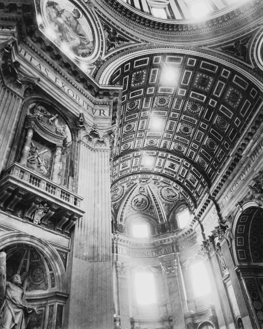 LOW ANGLE VIEW OF CEILING OF CATHEDRAL