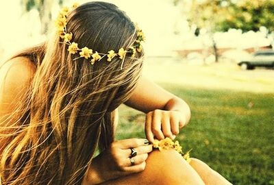 lifestyles, long hair, person, focus on foreground, young women, leisure activity, human hair, headshot, young adult, rear view, brown hair, close-up, blond hair, side view, grass, waist up