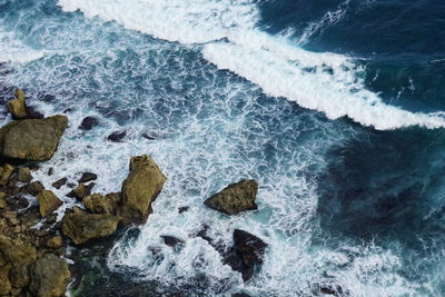 Sea waves from uluwatu cliff