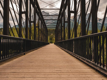 Train bridge 