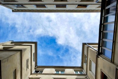 Street scenes in le marais district - looking at the sky in a courtyard