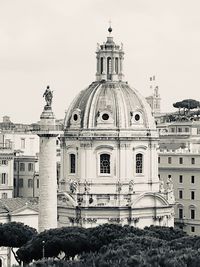 Statue of historic building against sky