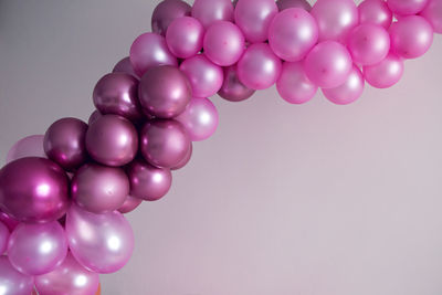 Purple balloons of different sizes for the decoration of the holiday in the form of tape