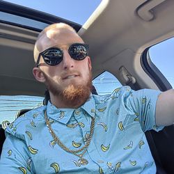 Portrait of young man wearing sunglasses