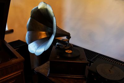Vintage gramophone on table against wall