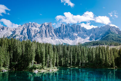 Panoramic view of lake and mountains against sky