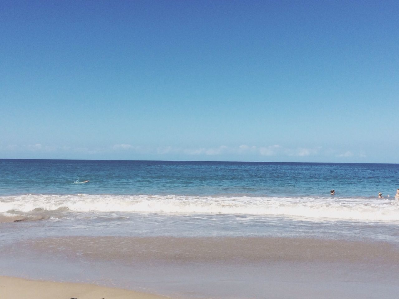 sea, beach, horizon over water, sand, water, shore, clear sky, copy space, scenics, tranquil scene, tranquility, beauty in nature, wave, blue, nature, surf, idyllic, coastline, sky, remote