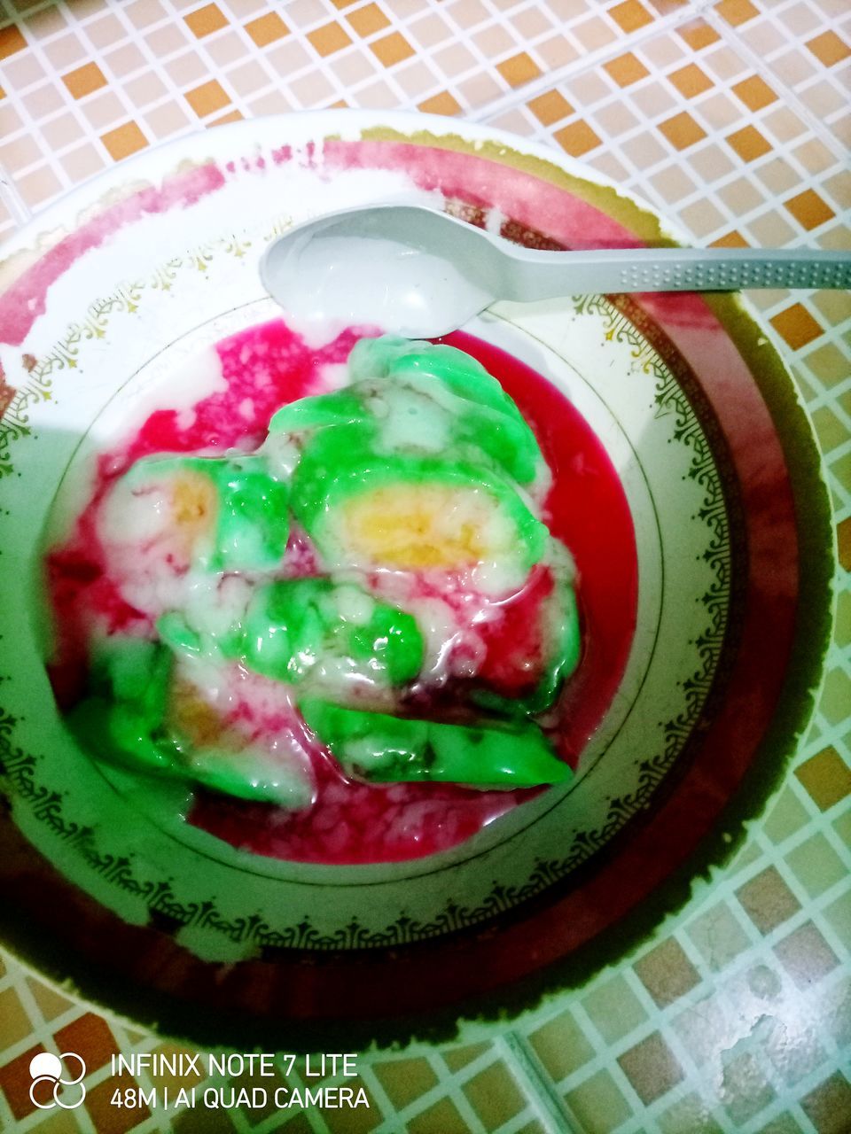 HIGH ANGLE VIEW OF BREAKFAST IN BOWL