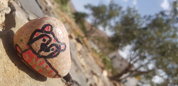 Close-up of heart shape on rock