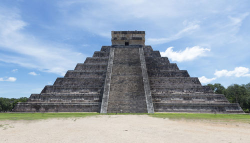 Chichen itza. archeological ruins in mexico - image
