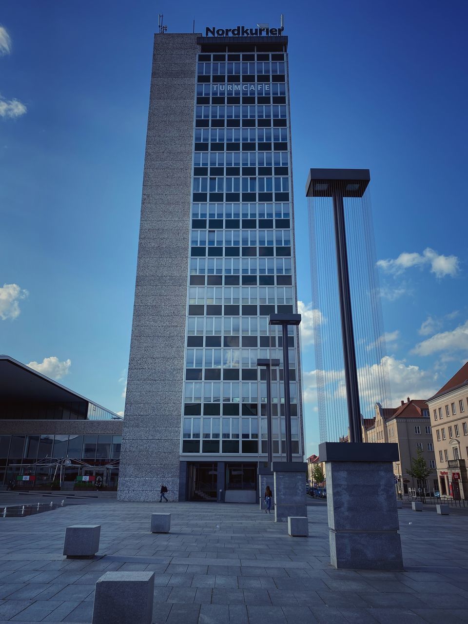 LOW ANGLE VIEW OF BUILDINGS IN CITY AGAINST SKY