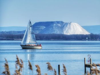 Sailboat sailing in steinhuder meer lake