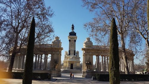 Statue of historic building against sky