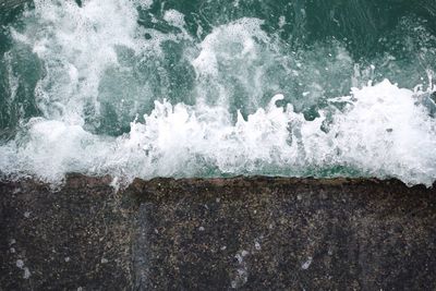 Close-up of wave splashing on rocks