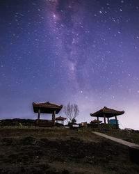 In the sky there is the milky way using slow shooting and low exposure