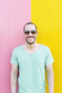 Portrait of smiling young man wearing sunglasses