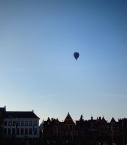 Hot air balloon in city