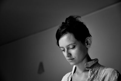 Close-up of young woman against gray background