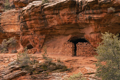 Well preserved cliff dwellings at famous subway cave in boynton canyon.