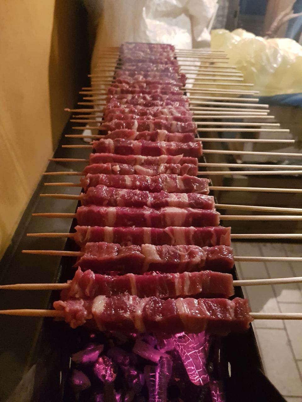 HIGH ANGLE VIEW OF FOOD IN KITCHEN