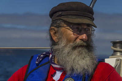 Close-up of man wearing sunglasses against sky