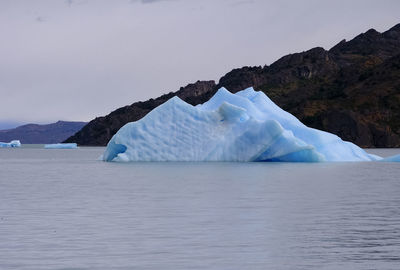 Scenic view of glaciers against cloudy sky, patagonia argentina