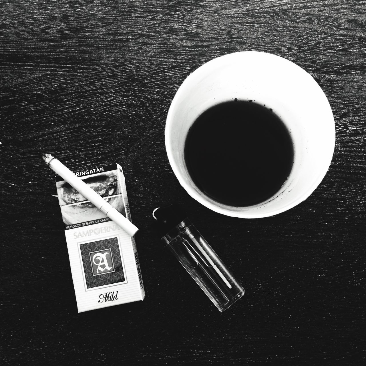 HIGH ANGLE VIEW OF COFFEE CUP ON TABLE WITH BLACK BACKGROUND