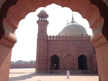 Badshahi mosque framed view