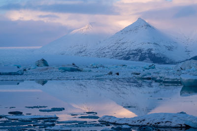 Iceland vatnajokull mountains reflected in the jökulsárlón glacier lagoon